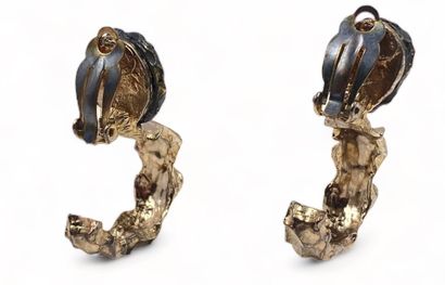 Christian LACROIX Pair of ear clips, circa 1990
Gilded and parted metal
Embellished...
