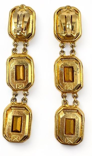 Yves SAINT-LAURENT Pair of ear clips 
Gold-plated metal set with polychrome rhinestones
Engraved...