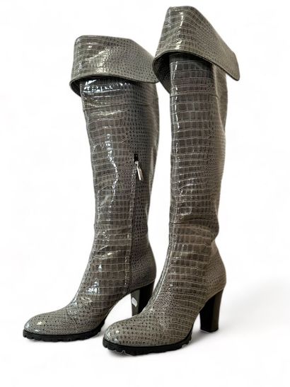 CASADEI Pair of boots 
Crocodile-style leather
Size 7US or 37.5FR
Heel height: 8...