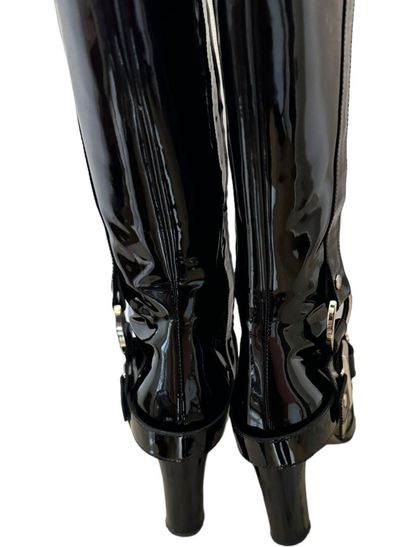 DOLCE & GABBANA Pair of boots 
Black patent leather 
Size 36.5 IT so 37.5 FR
Heel...