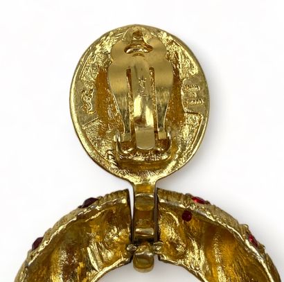 YVES SAINT LAURENT Pair of circular ear clips, circa 1990
Gold-plated metal
Red rhinestones
Engraved...
