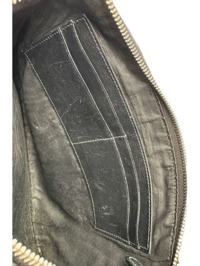 GUCCI Clutch bag
GG Suprême black leather 
Silver metal 
27.5 x 20 x 1 cm 
Card holder:...