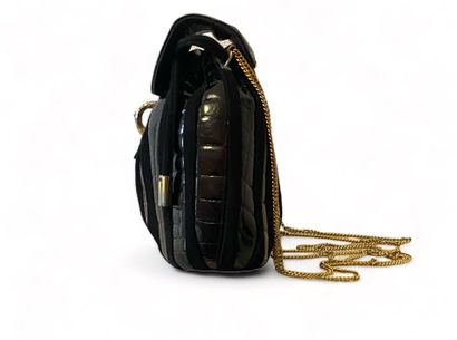 REVILLON Shoulder bag
Brown leather 
Gold metal 
27 x 25 x 4 cm

Very good condition...