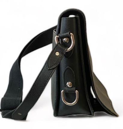 Louis VUITTON MESSENGER ANDREI shoulder bag, 2006 
Black Taiga leather 
Silver-plated...