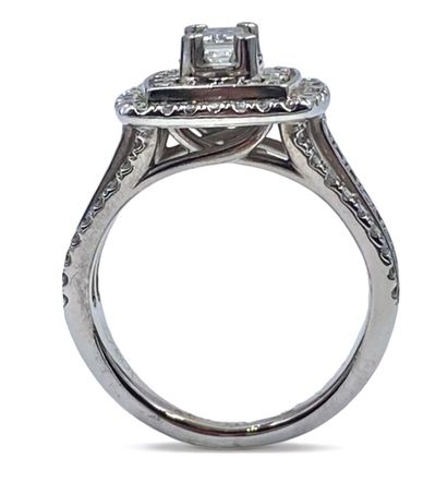 null 18K (750 thousandths) white gold ring with geometrical bezel centered on a rectangular...