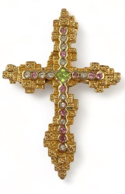 Chrsitian LACROIX Cross pendant brooch, circa 1990
Gold-plated metal with pearl effect
Translucent...