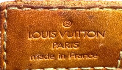 Louis VUITTON Shoulder bag, 2005
Monogram canvas
Gold-plated metal 
Adjustable shoulder...