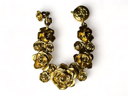 Yves SAINT LAURENT Roses" bracelet, circa 1980
Gilded metal
Length: 20 cm
Signed...