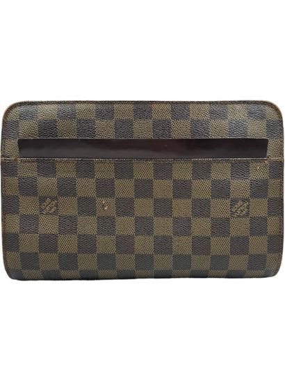 Louis VUITTON MESSENGER clutch bag, 2008
Ebony checkerboard canvas
Gilded brass 
24...