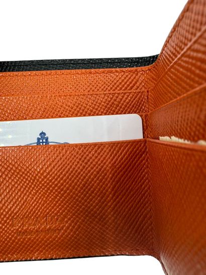 PRADA Card holder 
Black saffiano leather, orange interior 
10 x 9 x 1 cm

Very good...