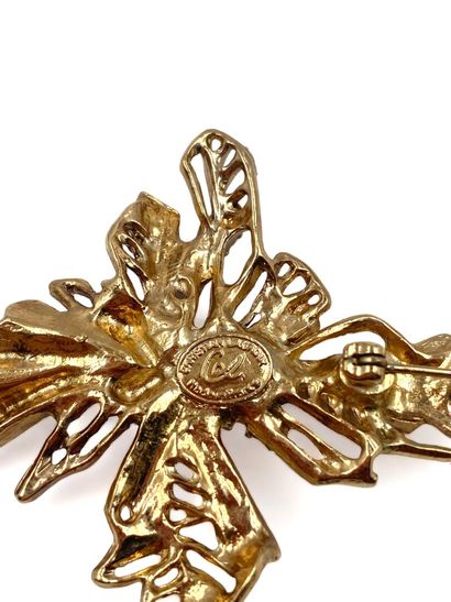 Christian LACROIX Cross brooch, circa 1990
Openwork gold-plated metal
Translucent...