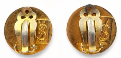 Yves SAINT LAURENT Pair of circular ear clips, circa 1970
Gilded metal
Brown glass...