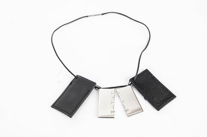 HERMES Pendant necklace 1+1 = 1 (in two parts)
Palladium-plated silver metal
Black...