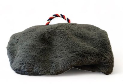 O BAG Sac 
Fourrure de lapin gris
Doublure en coton noir, anse de coton bleu, rouge...