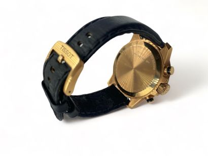 TISSOT Montre chronomètre d'homme SUPERSPORT
Boîtier doré, cadran à index, guichet...