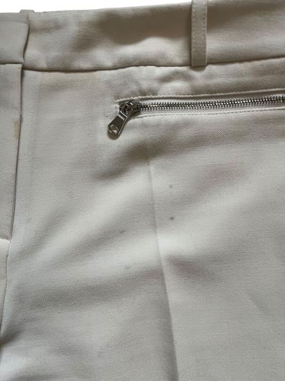 ZAPA Ensemble comprenant pantalon et veste
Coton blanc cassé
Taille indiquée 36

Bon...