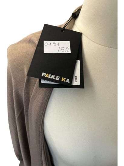PAULE KA Cardigan
Soie et coton taupe
Taille indiquée 2

Très bon état (avec éti...