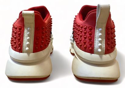 LOUBOUTIN Paire de sneakers SPIKE SOCK
Toile noir, blanc et rouge 
Pointure 43 1/2

Bon...