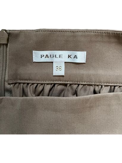 PAULE KA Jupe
Coton beige
Taille indiquée 36

Très bon état

On y joint :
BRUCE &...
