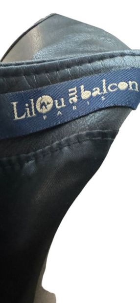 LILOU AU BALCON Robe
Cuir noir
Taille estimée 36

Bon état (un très petit accroc,...
