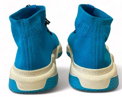 BALENCIAGA Paire de sneakers LACE UP
Tissu bleu 
Pointure 10UK, 44EU

Très bon état...