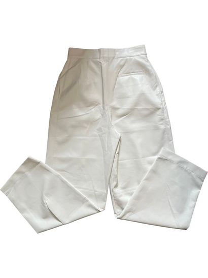 PHILOSOPHY Pantalon
Viscose blanc
Taille indiquée 36

Bon état (petites traces)