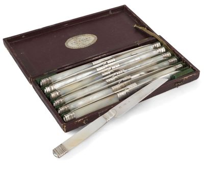 null PARIS 1819 - 1838
Set of twelve silver dessert knives (second title) in a rectangular...