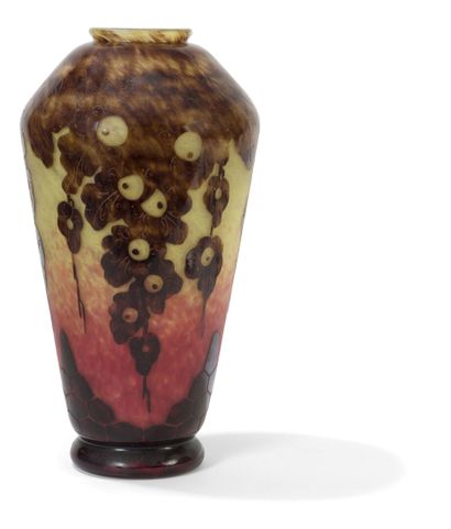 null FRENCH GLASS
Oaks, circa 1923-25
Important baluster vase resting on a boudin...