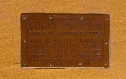 LOUIS VUITTON Malle cabine WARDROBE LOUIS VUITTON
Malle cabine WARDROBE en bois et...