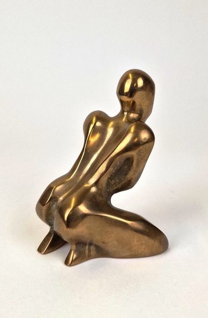 null Michel JAUBERT (XX-XXIe)
Femme accroupie en bronze doré
Signée sous la base,...