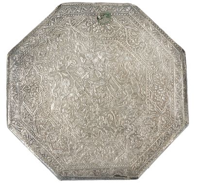 null Miroir à décor de scènes de chasse, Iran qâjâr, début XXe siècle
Miroir octogonal...