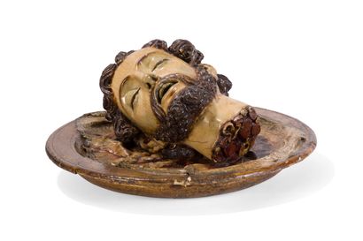 null Tête de saint Jean-Baptiste posée sur un plat,
en bois sculpté en ronde-bosse,...