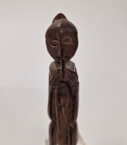null PAPUA NEW GUINEA
Carved wooden statuette of an ancestor playing the flute
Plexiglas...