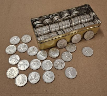 null A set of 210 silver 5 Francs Semeuse coins from 1960 to 1969 
and a 2 Franc...