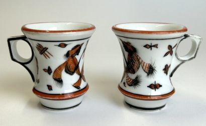 null Set of two thick porcelain "brûlots" cups with Moorish decoration
H. 9.6 cm
(slight...