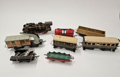 null A box of JEP model trains, including :
1 locomotive
6 wagons
1 drive
1 small...