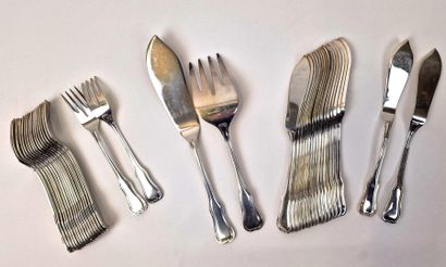 null 800‰ silver fish service (swan hallmark) comprising: 
- 18 forks and 18 knives...