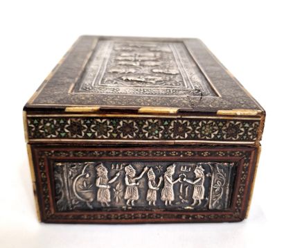 null Iran, early 20th century
Small box with antiquisite decoration.
Rectangular...