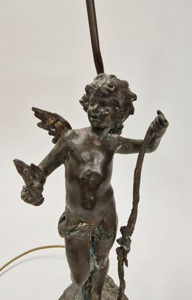 null TIFFANY (in the taste of) 
Table lamp
The base depicts a cherub 
Dark brown...