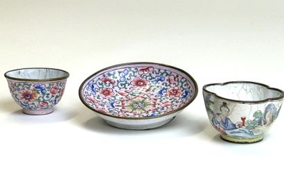 null CHINA-CANTON Late 18th-early 19th century
Set including : 
- An enameled copper...
