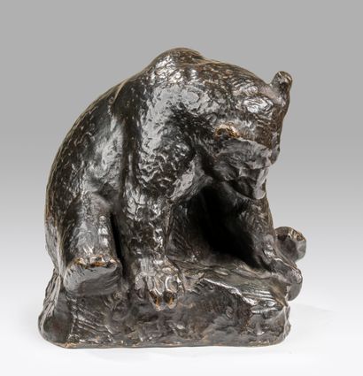 Georges-Lucien GUYOT GUYOT Georges-Lucien (1885-1973 French) 
Seated bear
Bronze... Gazette Drouot