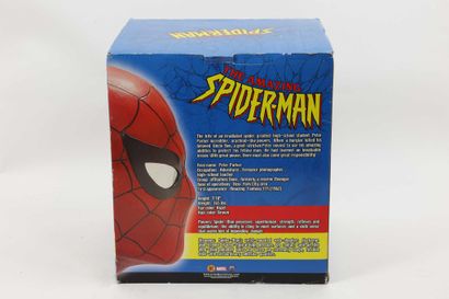null MARVEL. Circa 2002. Buste de spiderman. Résine. 37 x 26 x 32 cm. Socle. 0036/4000....