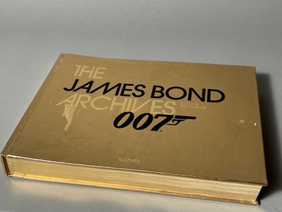 null PAUL DUNCAN, directeur de la publication. "THE JAMES BOND ARCHIVES 007". Signé...