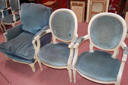 null 2 fauteuils médaillon médaillon style Louis XVI velours bleu - Large fauteuil...