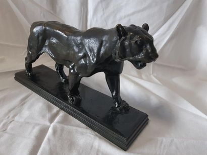 null D'après BARYE : "Tigre marchant" Bronze (Long 39/H20,8/prof 10,2 cm)