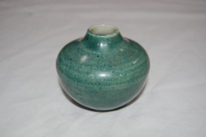 DELAHERCHE A. : très rare petit vase en porcelaine...