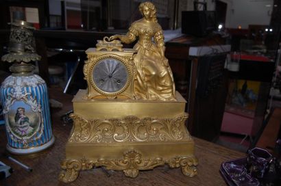 Pendule bronze et laiton décor Régence 