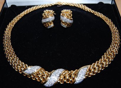 null FRED : Parure : collier or et diamant (poids brut 106,9 gr) et paire de boucles...