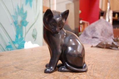 null MESLY David (1918-2004): "Safir, petit chat" Bronze à cire perdue, patine noire,...