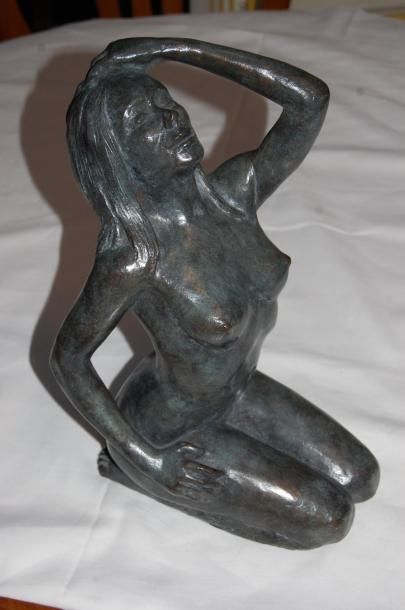 null BORRAS Jorge : "Séduction" Bronze à patine vert noire (Haut 31 cm) Signé, N°...